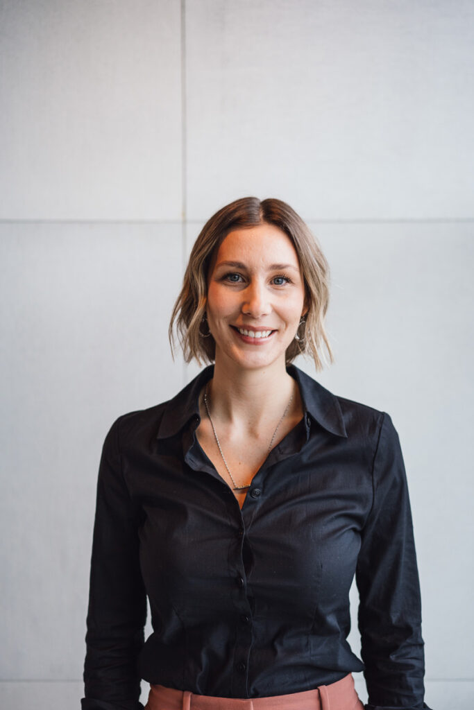 Emily Jones headshot